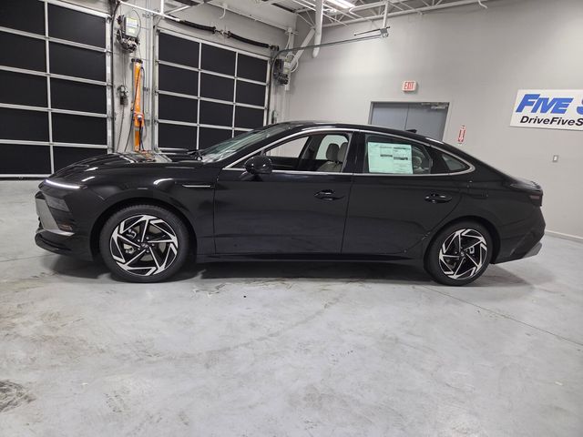 New 2026 Black Hyundai SEL Sport image 4