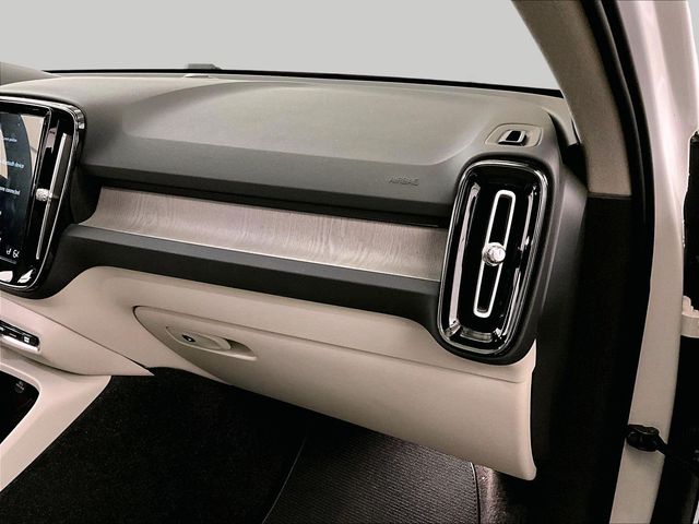 2021 Volvo XC40 T5 Inscription White at Sutliff Volkswagen