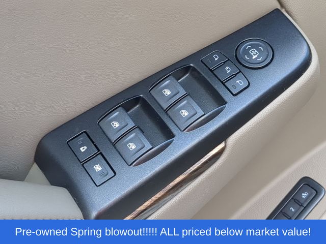 Used 2018 White GMC SLT image 22