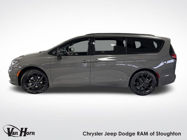 2025 Chrysler Pacifica Limited photo