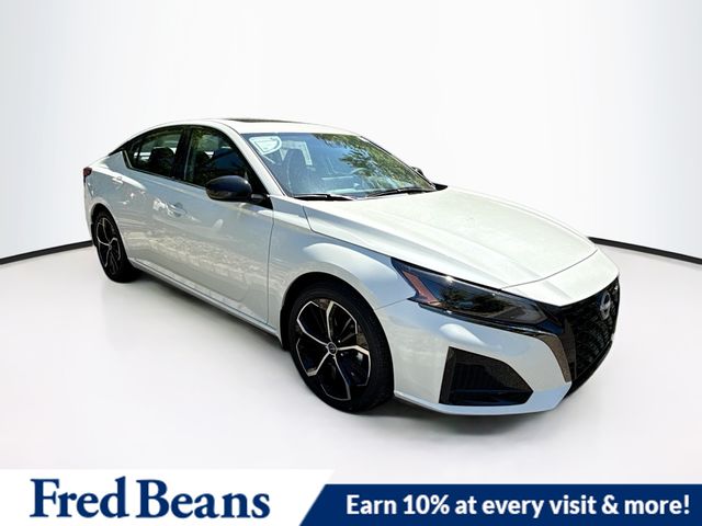 Pearl White Tricoat 2025 Nissan Altima Sedan Front-Wheel Drive Continuously Variable Transmission