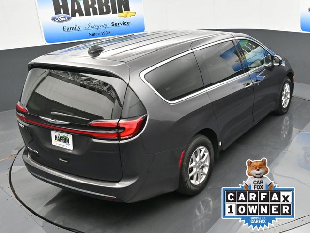 2023 Chrysler Pacifica Touring L photo