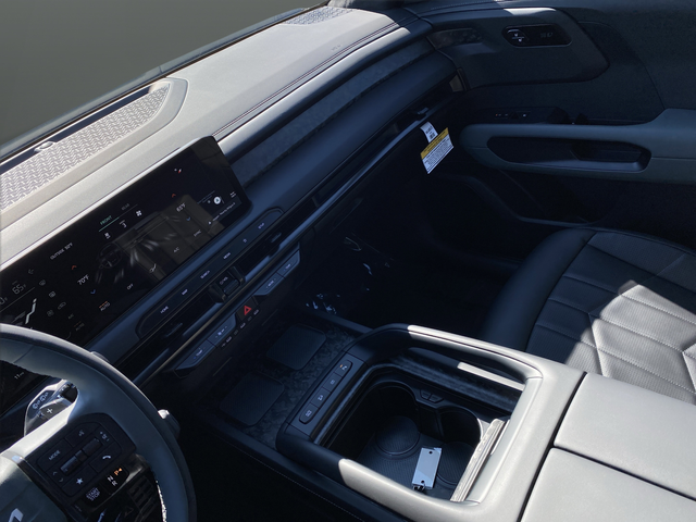 New 2027 White Kia X-Pro SX-Prestige image 42