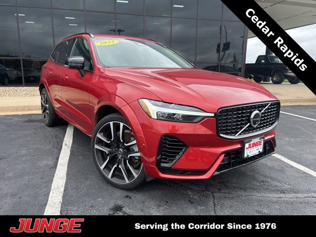 2023 Volvo XC60 Recharge T8 Ultimate Dark Theme eAWD