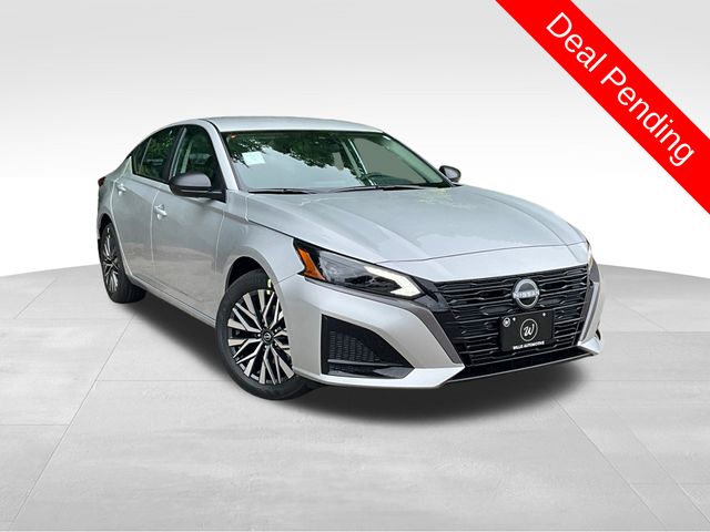 Brilliant Silver Metallic 2026 Nissan Altima Sedan All-Wheel Drive Continuously Variable Transmission