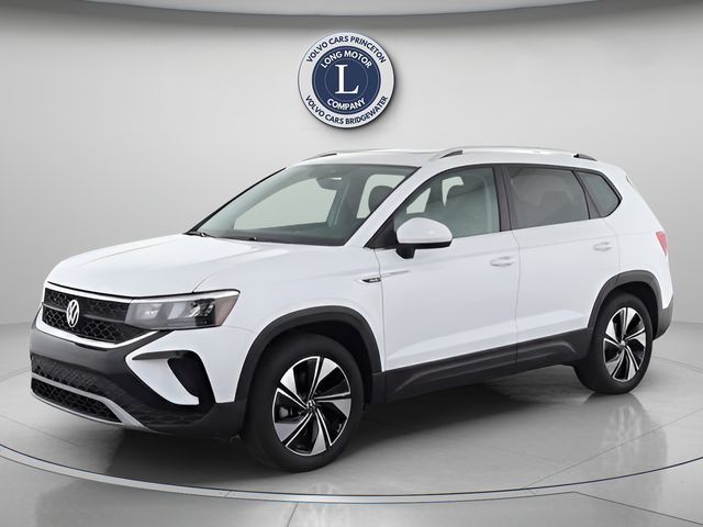 Pure White 2024 Volkswagen Taos SE 4Motion SUV / Crossover All-Wheel Drive 7-Speed Dual Clutch