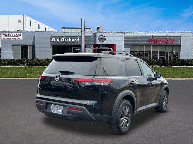 View vehicle photo 4