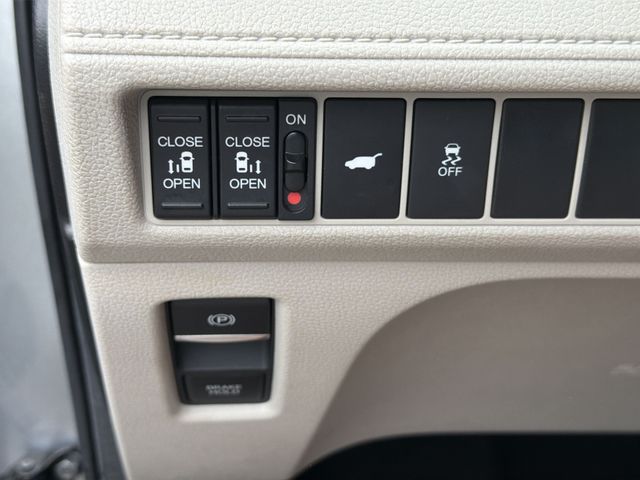 Used 2025  Honda EX-L image 32