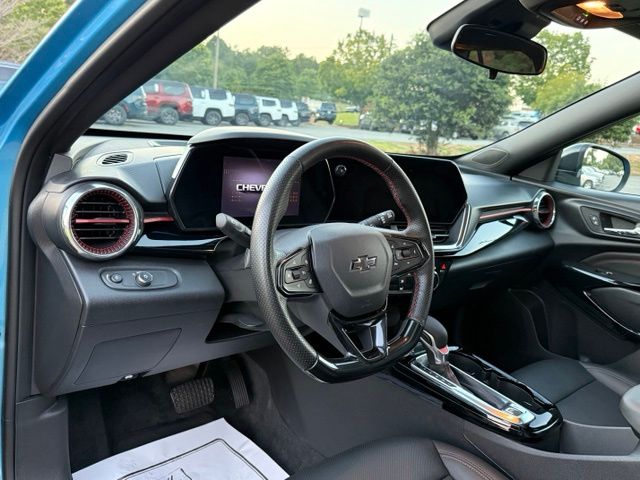 Used 2025 Chevrolet Trax SUV