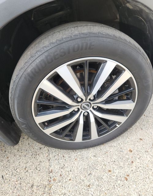 View vehicle photo 3