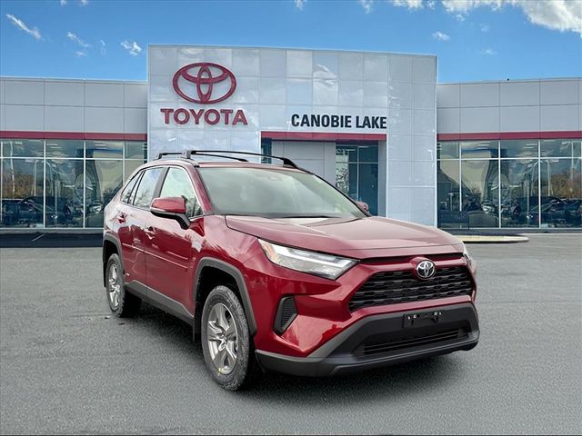 2025 Toyota RAV4 XLE's photo