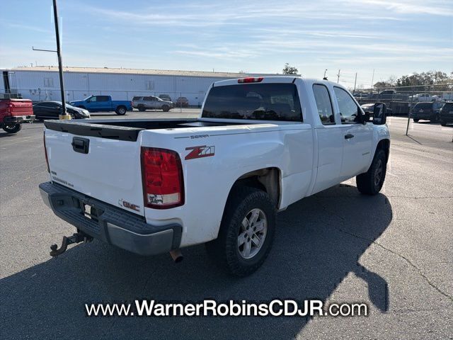 Used 2010 White GMC SLE image 5