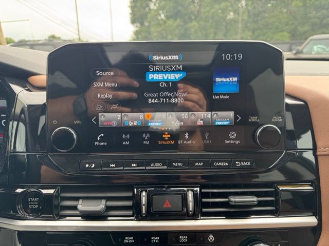 Used 2025 White Nissan Platinum image 29