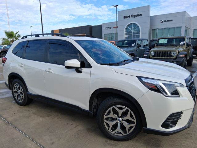 Crystal White Pearl 2024 Subaru Forester Premium Crossover AWD SUV / Crossover All-Wheel Drive Continuously Variable Transmission
