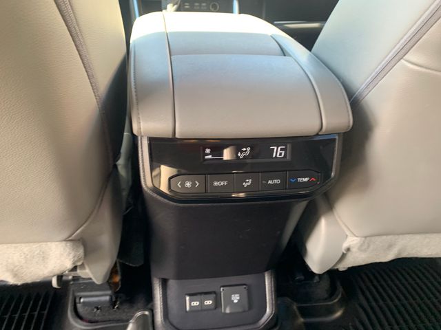 Used 2023 Toyota Highlander SUV