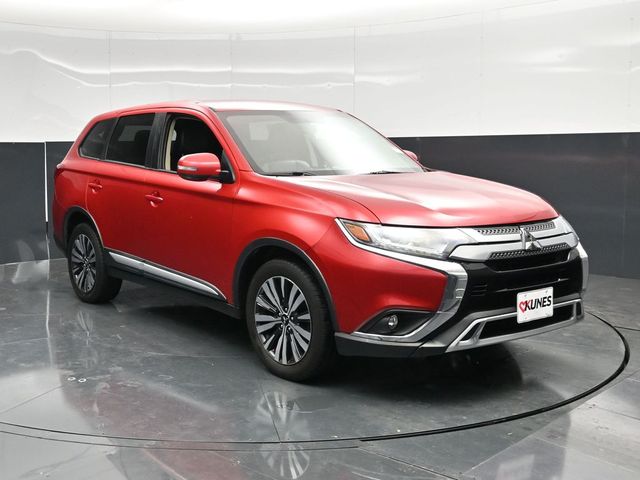 Red 2019 Mitsubishi Outlander SE S-AWC SUV / Crossover All-Wheel Drive Continuously Variable Transmission