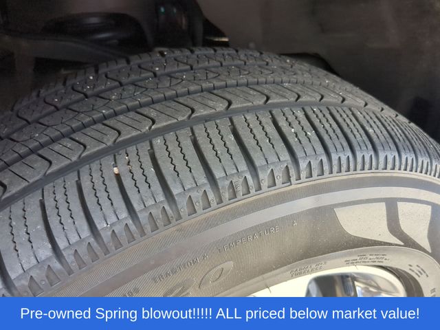 Used 2022 Blue Metallic Ford Lariat image 19