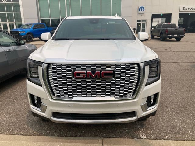2024 GMC Yukon Denali - White Frost exterior view 3