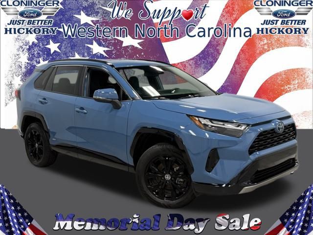 2022 Toyota RAV4 Hybrid SE photo