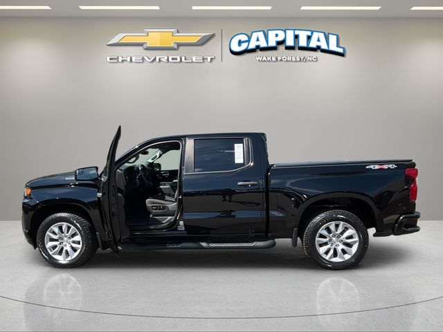 Used 2022 Black Chevrolet Custom image 9
