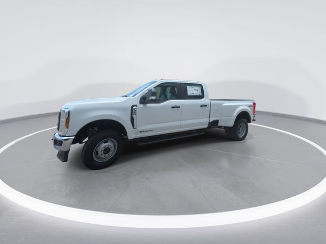 New 2026 Oxford White Ford F-350® XL image 4
