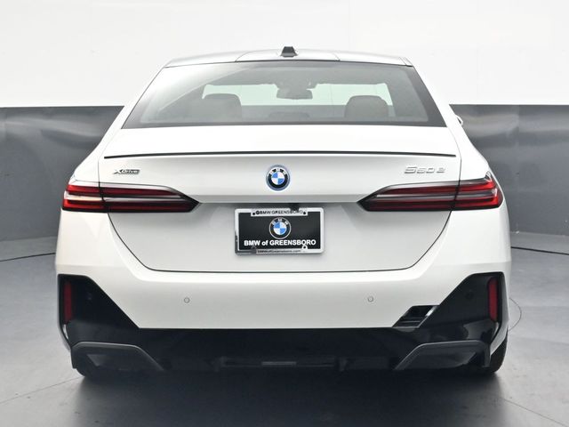 New 2027 White BMW 550e xDrive image 5