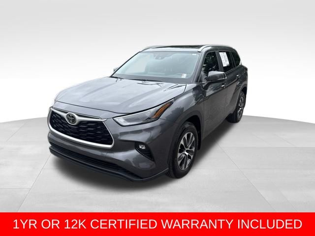 Magnetic Gray Metallic 2024 Toyota Highlander XLE FWD SUV / Crossover Front-Wheel Drive 8-Speed Automatic