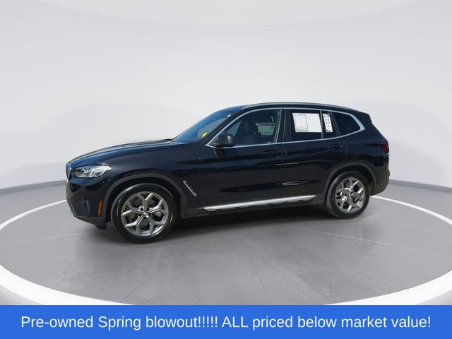 Used 2022 Black Sapphire Metallic BMW sDrive30i image 4