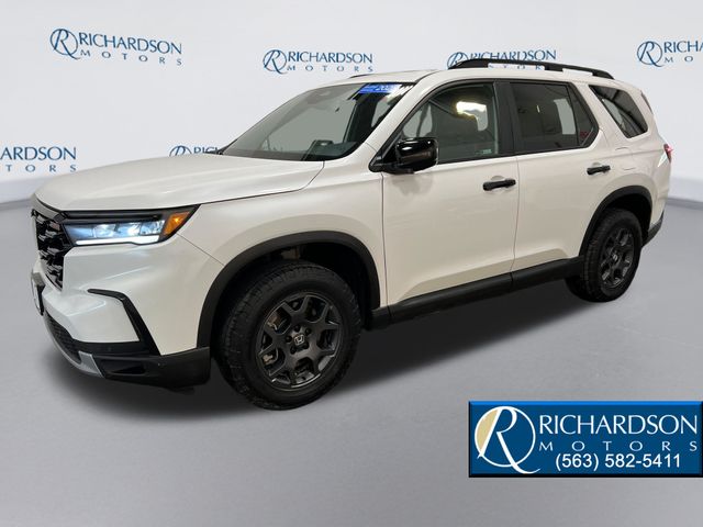 Platinum White 2025 Honda Pilot TrailSport AWD SUV / Crossover All-Wheel Drive Automatic
