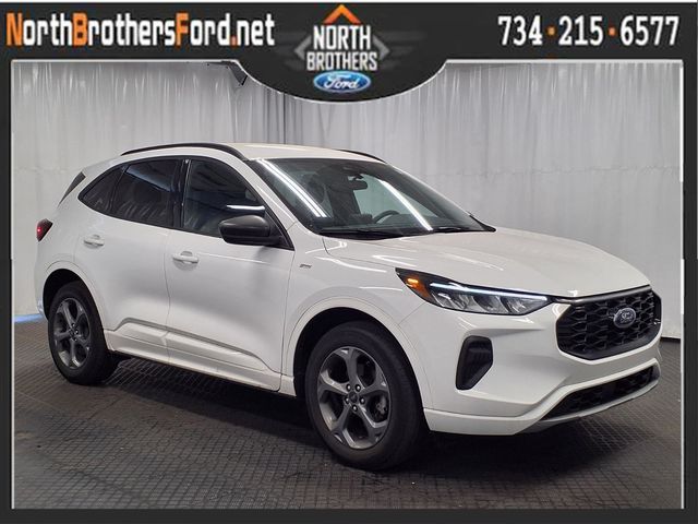 2023 Ford Escape - Image 1