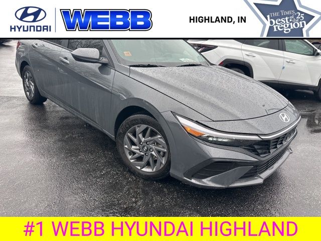 Used 2024 Gray Hyundai SEL image 3