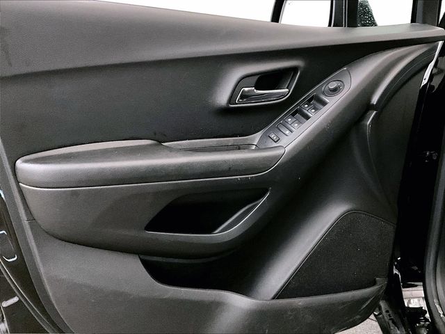 2022 Chevrolet Trax LT Black at South Hills Kia
