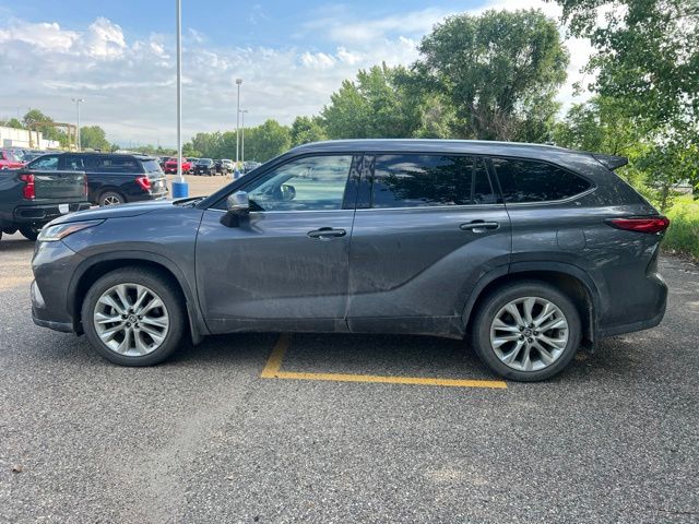 2021 Magnetic Gray Metallic Toyota Highlander Limited AWD SUV