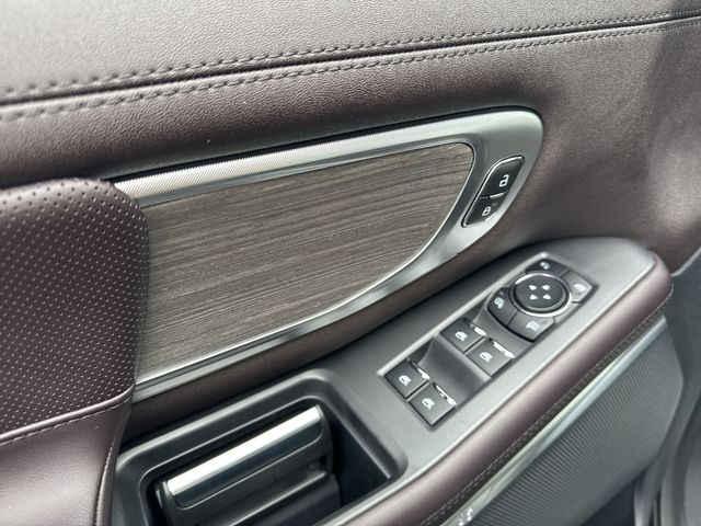 new 2025 Ford Expedition car, priced at $85,354