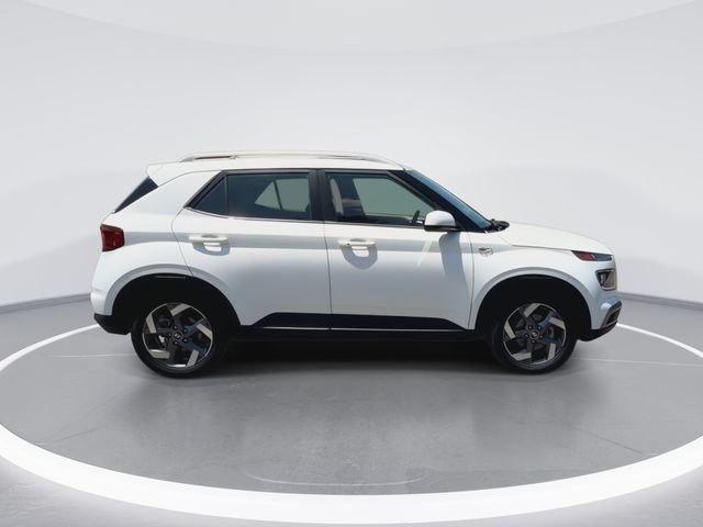 Used 2025 White Hyundai SEL image 12