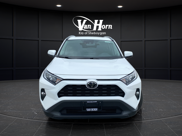 Used 2020 White Toyota XLE Premium image 2