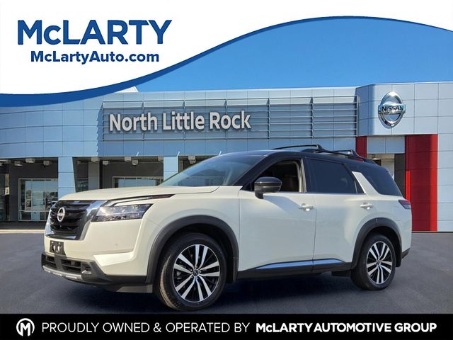 Pearl White Tricoat/Super Black 2024 Nissan Pathfinder SUV / Crossover All-Wheel Drive 9-Speed Automatic