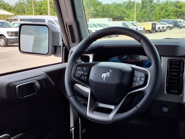 2025 Ford Bronco Outer Banks photo