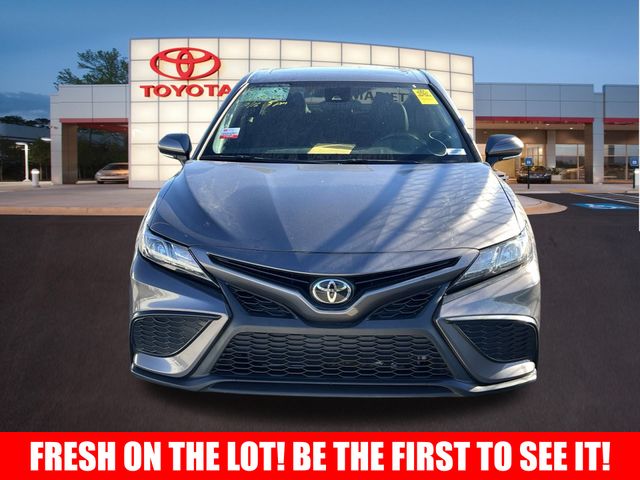 2023 Toyota Camry SE 2