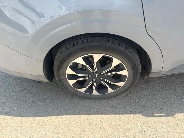 2024 Ceramic Silver Kia Carnival EX FWD Van