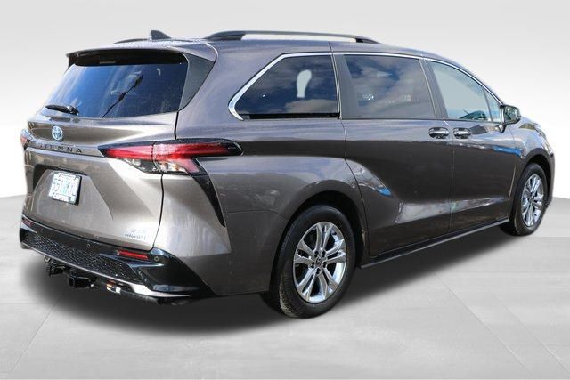 2022 Toyota Sienna XSE 18