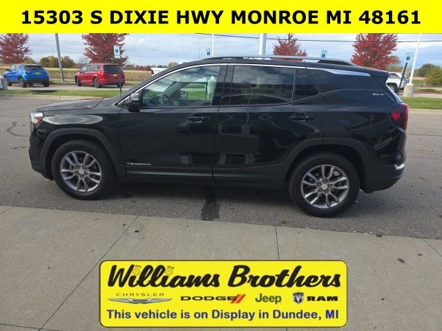 2024 GMC Terrain SLT - Ebony Twilight Metallic exterior view 10