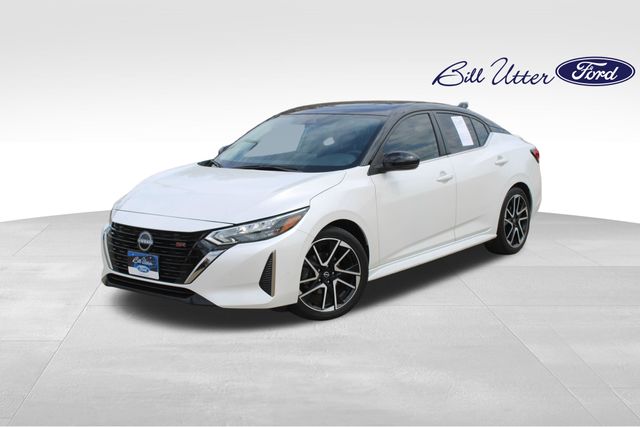 Aspen White/Super Black 2025 Nissan Sentra Sedan Front-Wheel Drive Continuously Variable Transmission