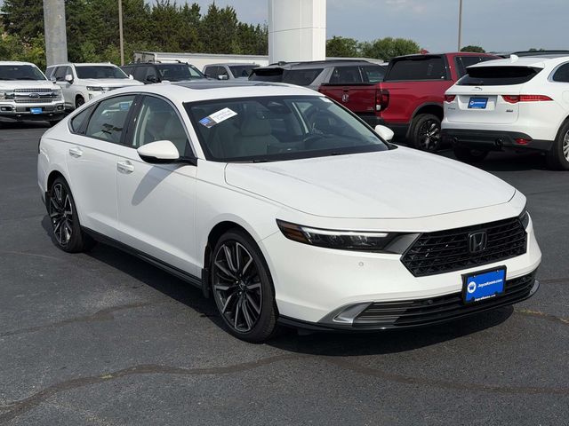 Platinum White Pearl 2025 Honda Accord Hybrid Sedan Front-Wheel Drive Continuously Variable Transmission