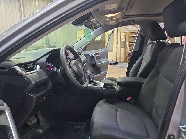 Used 2019 Silver Toyota XLE image 16