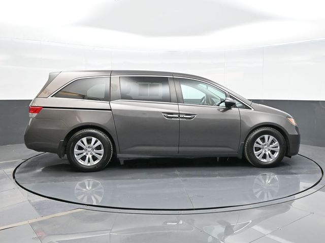 2016 Honda Odyssey SE 10