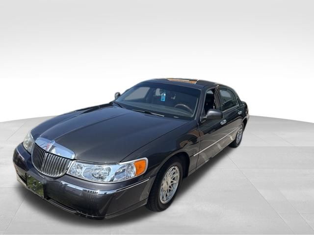 Brown 1998 Lincoln Town Car Sedan Rear-Wheel Drive 4-Speed Automatic Overdrive