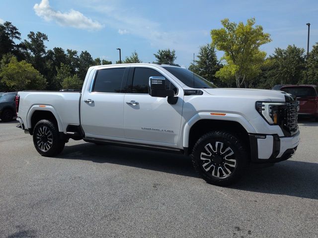 White Frost Tricoat 2025 GMC Sierra 2500HD Denali Ultimate Crew Cab 4WD Pickup Truck Four-Wheel Drive Automatic
