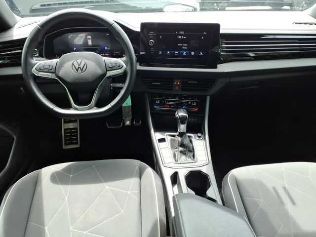 2025 Volkswagen Jetta - Image 10