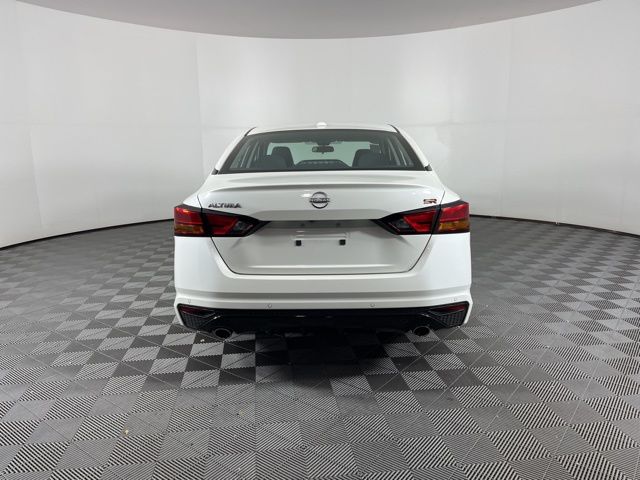 2025 Pearl White Tricoat Nissan Altima 2.5 SR FWD Sedan